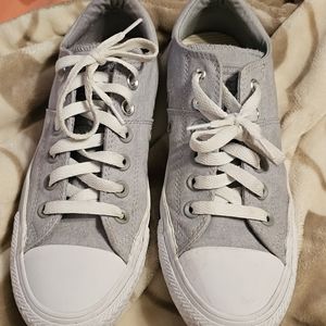 EUC WOMEN'S ALL ATAR CONVERSE